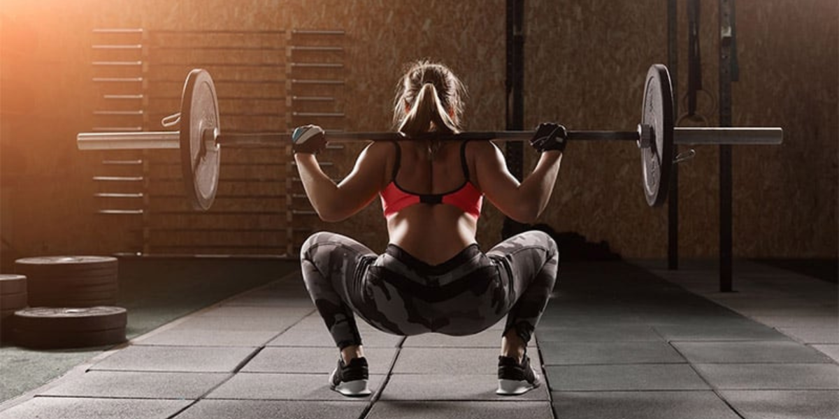 Gli squat fanno lavorare tutti i muscoli dei glutei